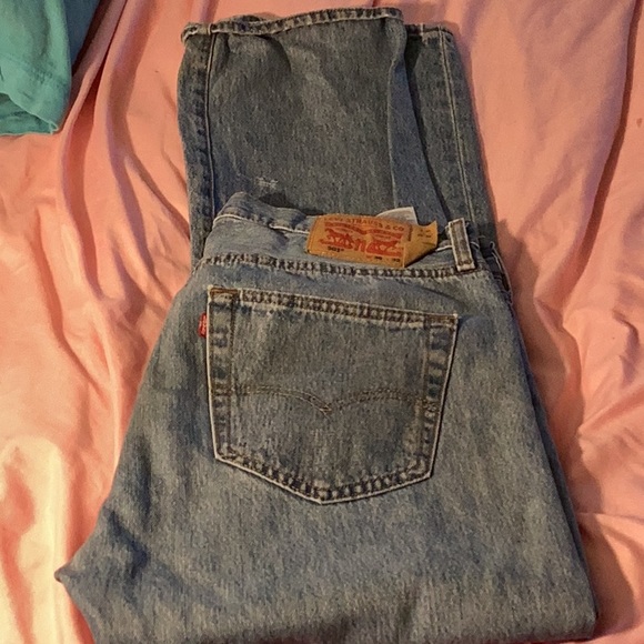 Like new. Mens Levi’s 501 light blue 36x32 button fly - Picture 2 of 3